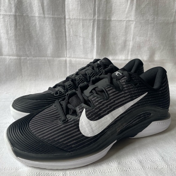 Nike Vapor 12 Hard Court Tennis Shoes Black White Women’s Size 8.5 FV5554-001 - Picture 1 of 8